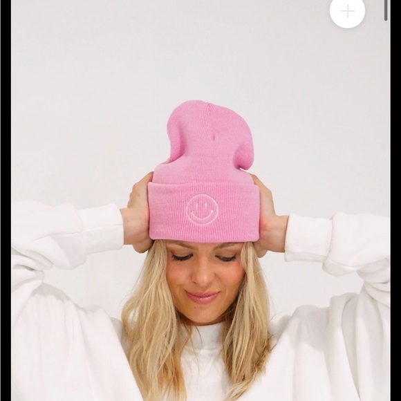 Pink smiley face beanie - Picture 3 of 4